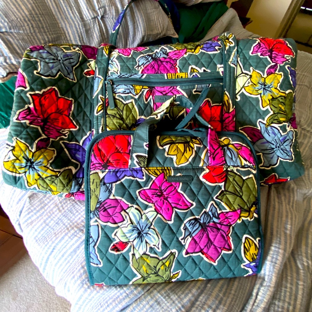 NWOT VB Duffle AND organizer